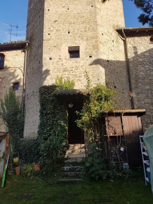 casa indipendente in vendita a Poggibonsi in zona Staggia Senese