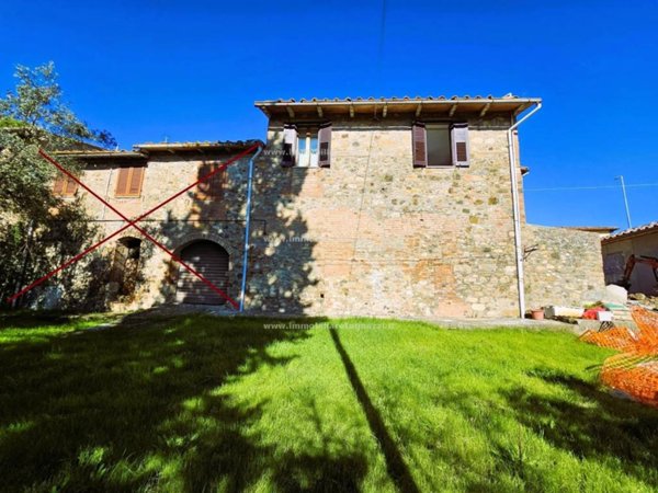 casa indipendente in vendita a Poggibonsi