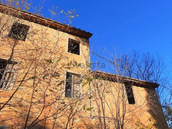 rudere in vendita a Poggibonsi