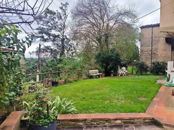 casa indipendente in vendita a Poggibonsi in zona Lecchi di Staggia