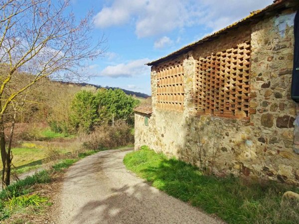 casa indipendente in vendita a Poggibonsi in zona Staggia Senese