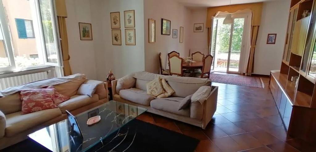 casa indipendente in vendita a Poggibonsi in zona Centro Storico