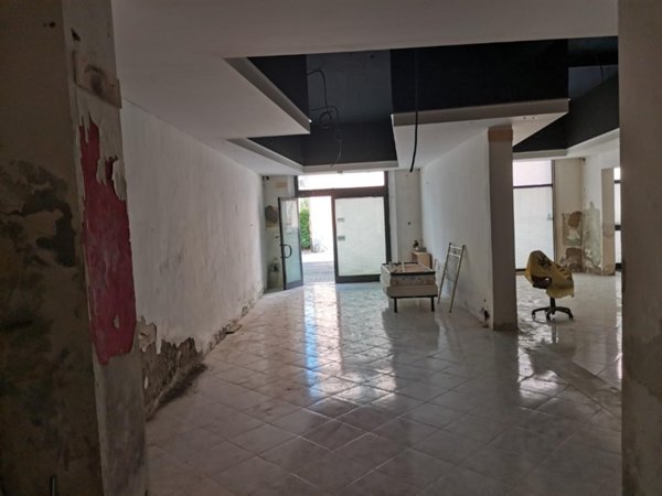locale commerciale in vendita a Poggibonsi