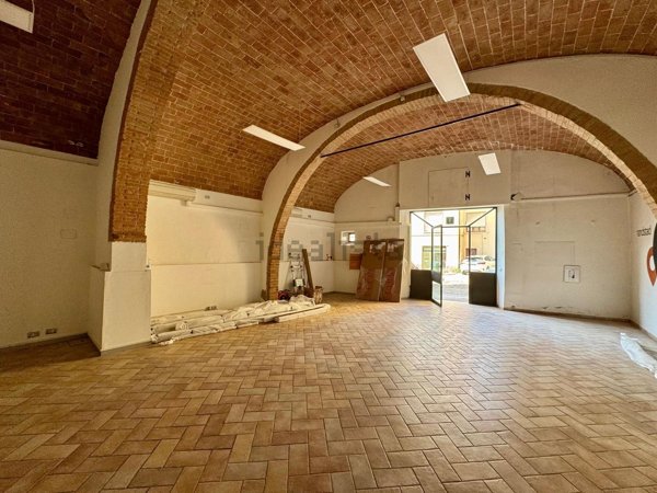 locale commerciale in vendita a Poggibonsi