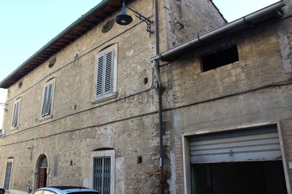 casa semindipendente in vendita a Poggibonsi in zona Centro Storico