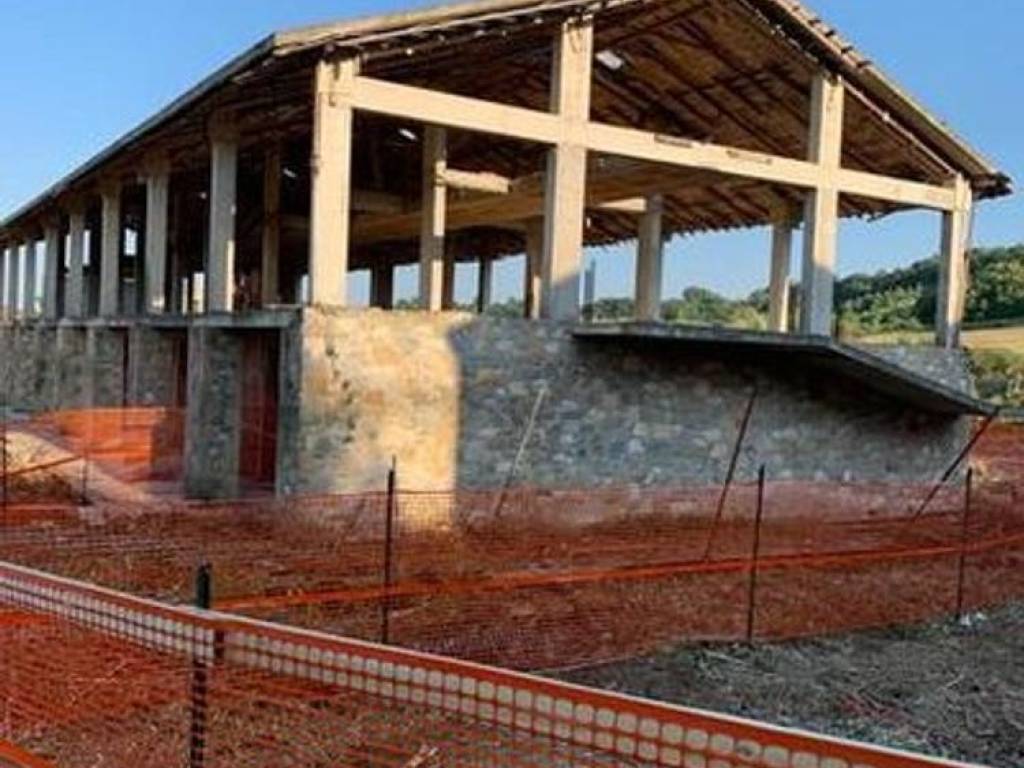 intera palazzina in vendita a Poggibonsi in zona Staggia Senese
