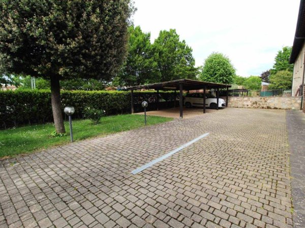 casa indipendente in vendita a Poggibonsi in zona Staggia Senese