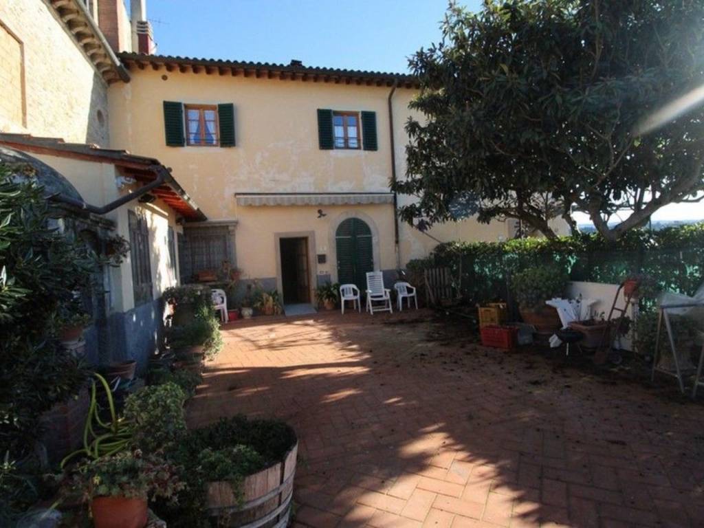 appartamento in vendita a Poggibonsi in zona Talciona