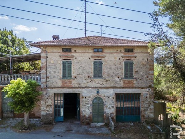 casa indipendente in vendita a Poggibonsi