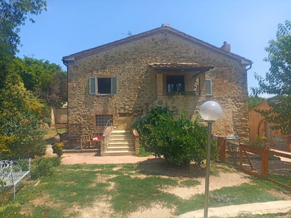 appartamento in vendita a Poggibonsi in zona Staggia Senese