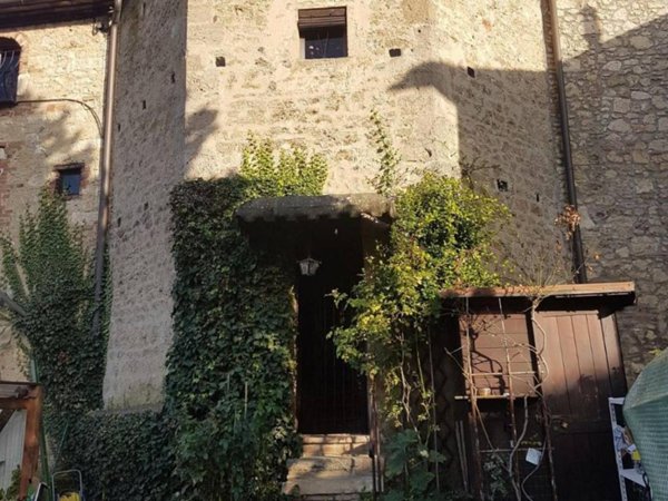 casa indipendente in vendita a Poggibonsi in zona Staggia Senese