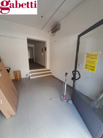 negozio in vendita a Poggibonsi in zona Borgaccio