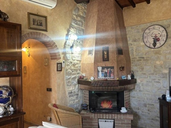 casa indipendente in vendita a Poggibonsi