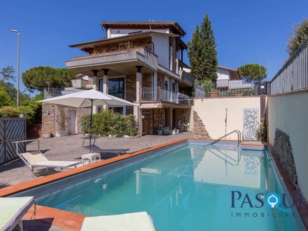 casa indipendente in vendita a Poggibonsi