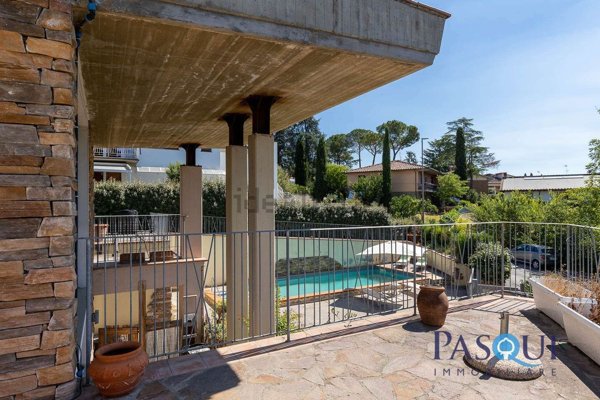 casa indipendente in vendita a Poggibonsi