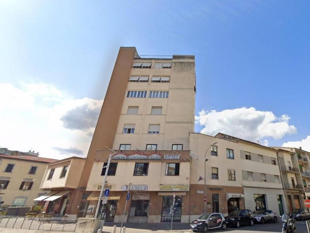 ufficio in vendita a Poggibonsi in zona Centro Storico