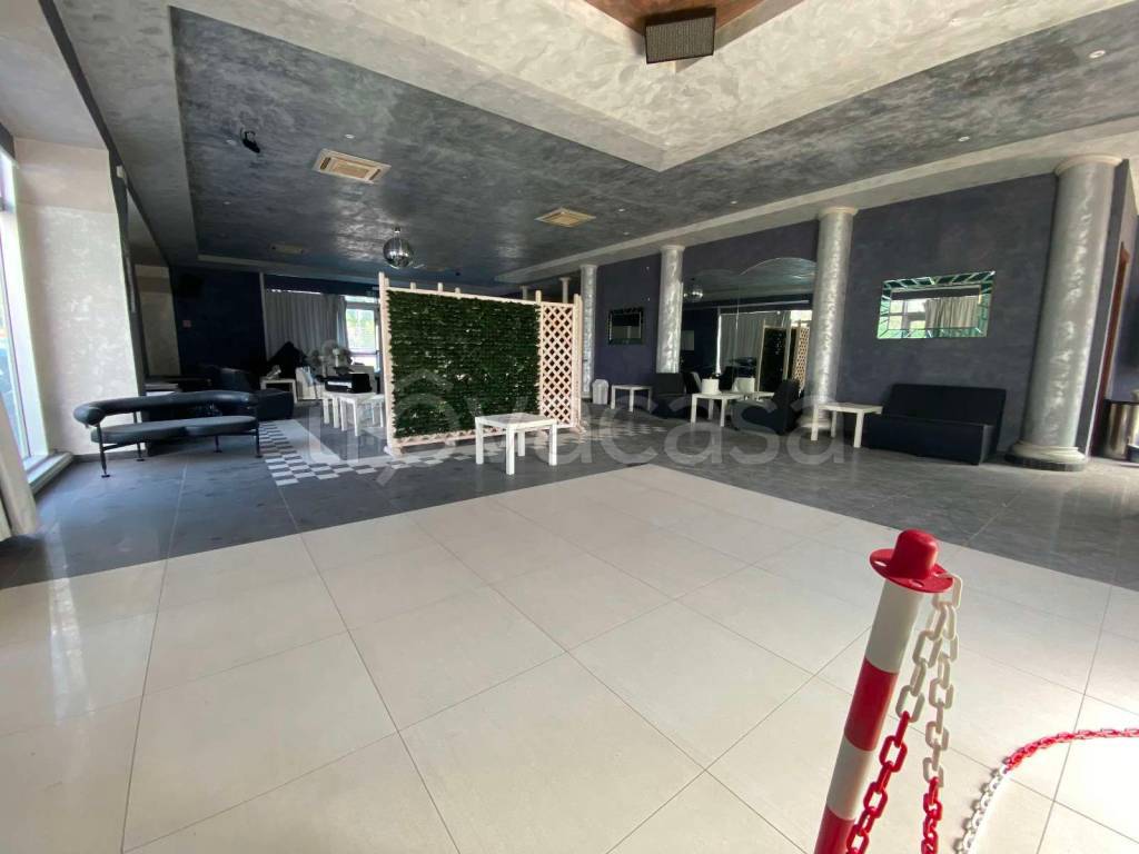 locale commerciale in vendita a Poggibonsi