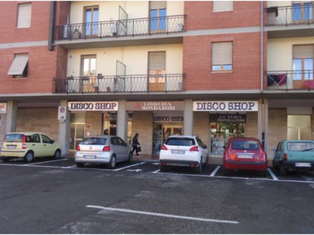 negozio in vendita a Poggibonsi