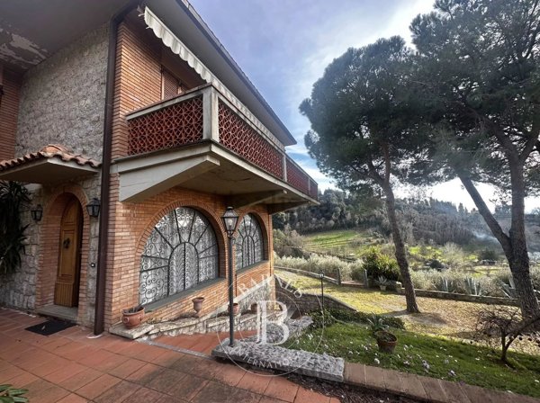 casa indipendente in vendita a Poggibonsi
