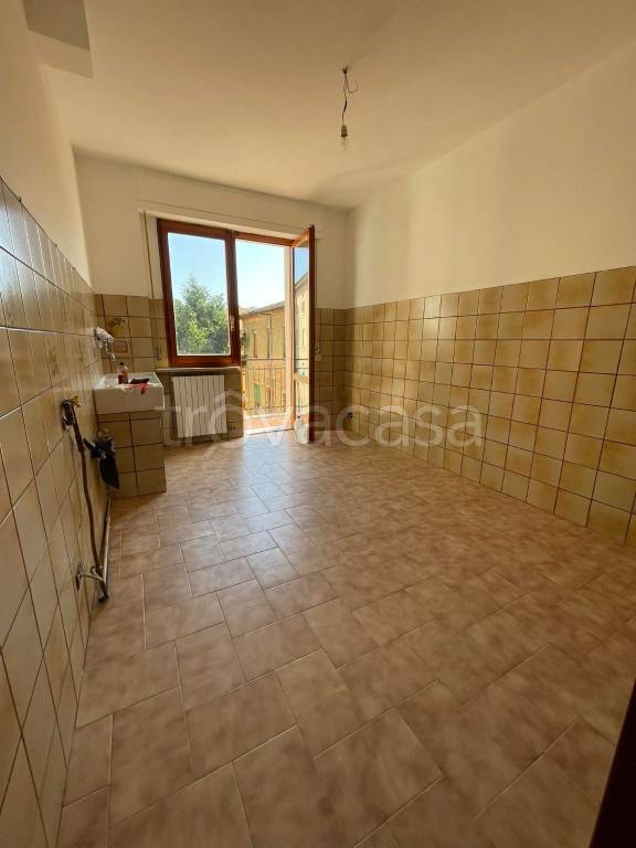 esavano in vendita a Poggibonsi