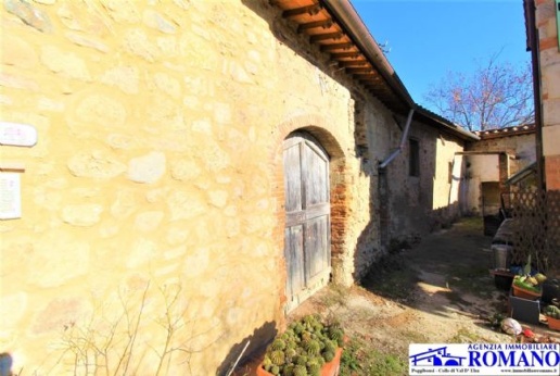 appartamento in vendita a Poggibonsi in zona Campostaggia