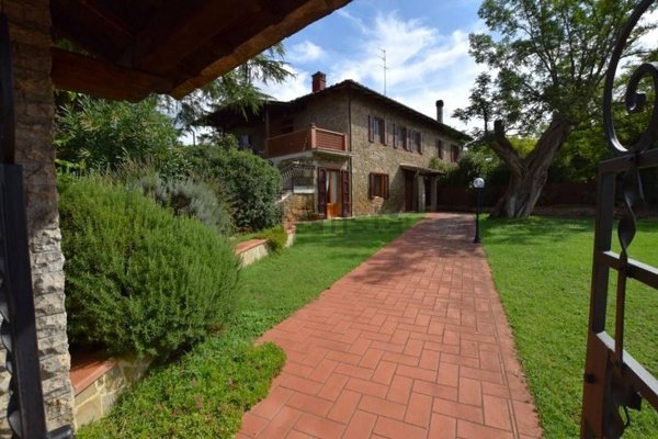 casa indipendente in vendita a Poggibonsi