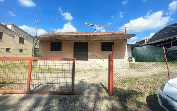 locale di sgombero in vendita a Poggibonsi