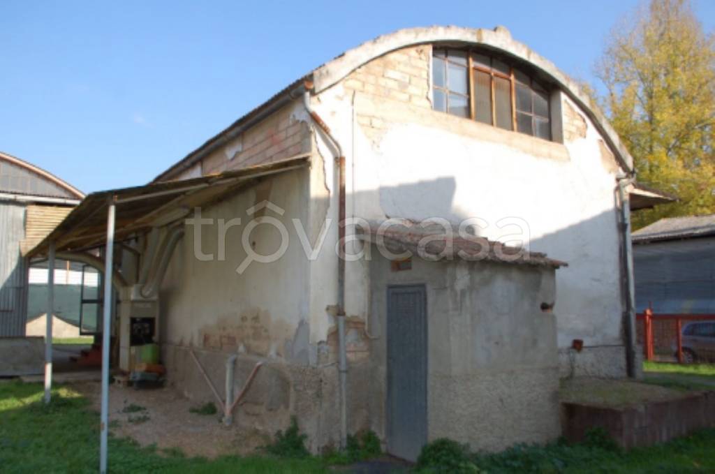 locale commerciale in vendita a Poggibonsi