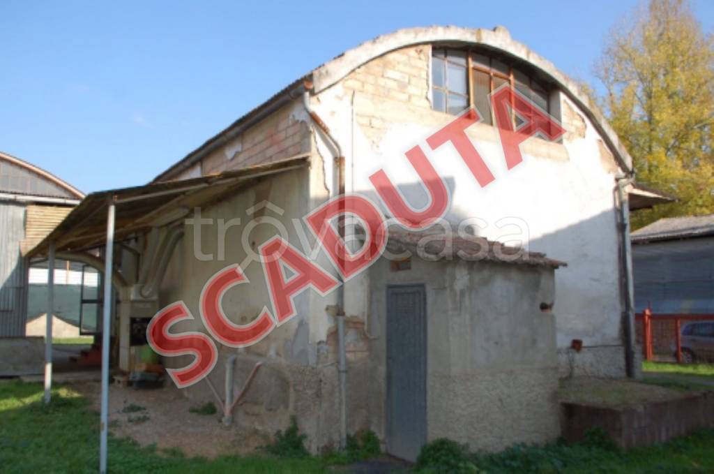 locale commerciale in vendita a Poggibonsi