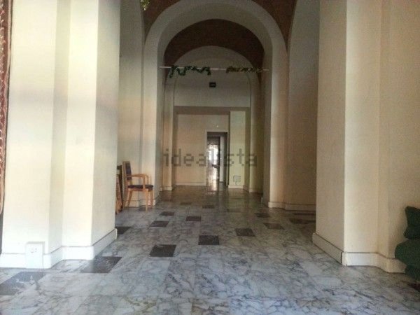 locale commerciale in vendita a Poggibonsi