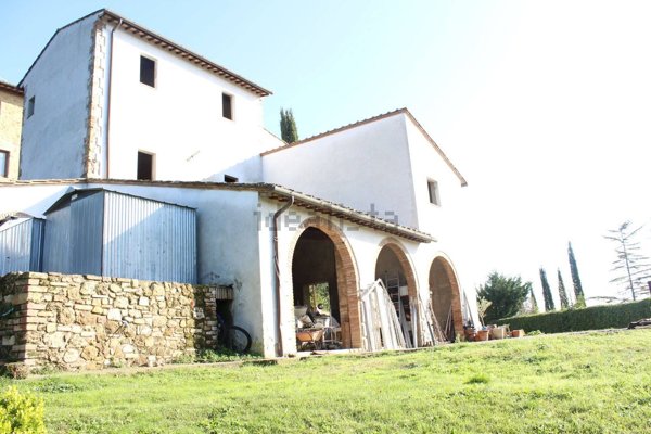 esavano in vendita a Poggibonsi