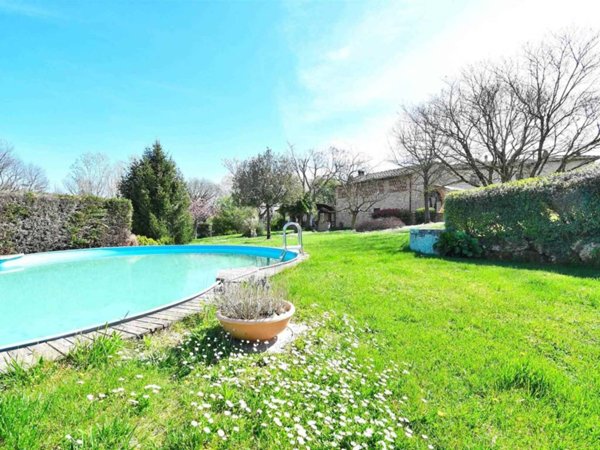 casa indipendente in vendita a Poggibonsi in zona Staggia Senese