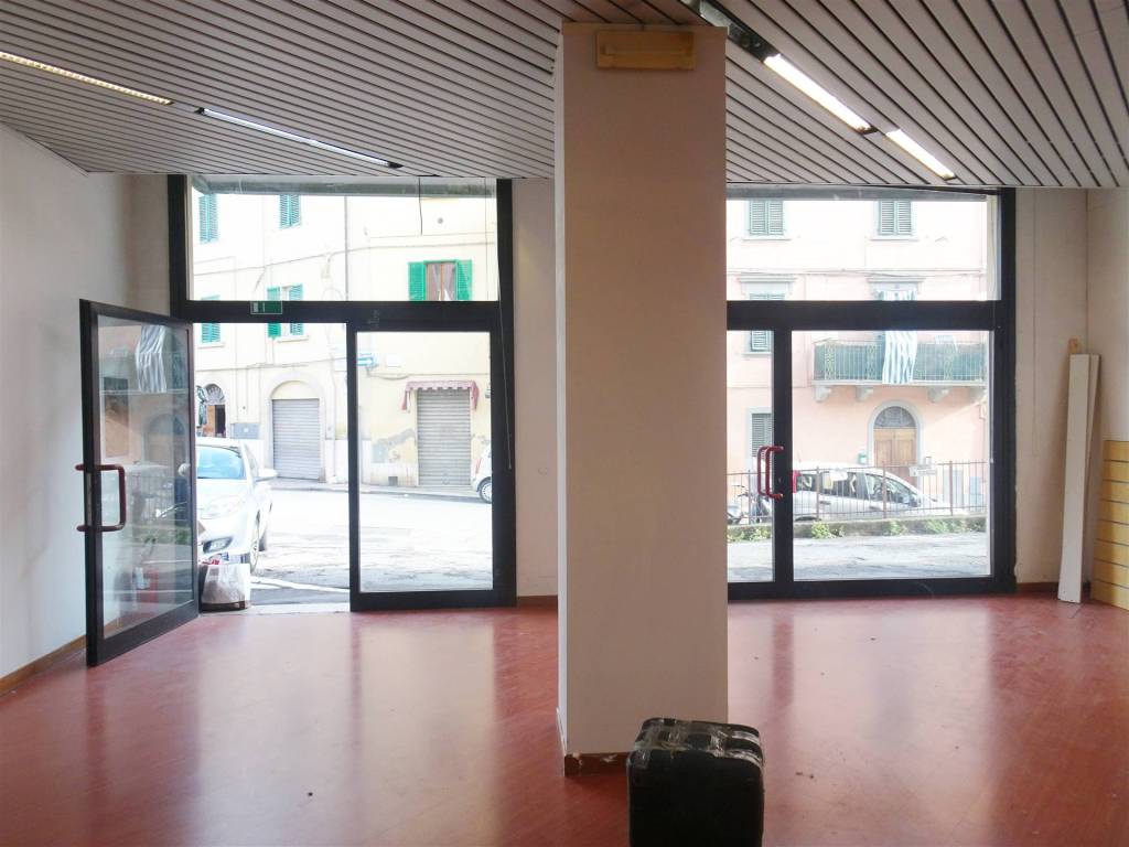 locale commerciale in vendita a Poggibonsi