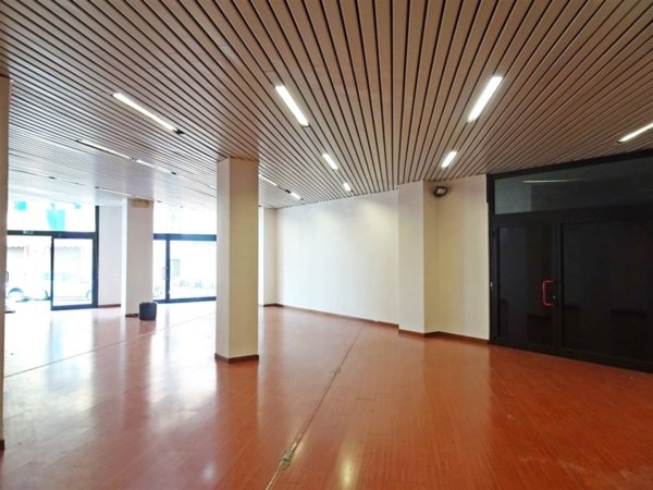 locale commerciale in vendita a Poggibonsi