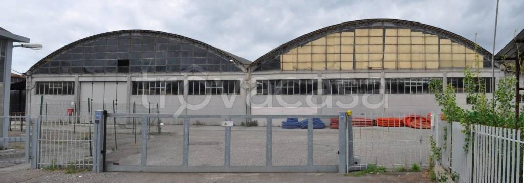 locale commerciale in vendita a Poggibonsi