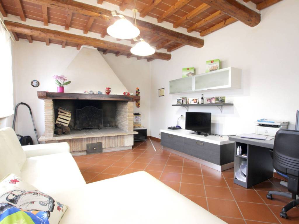 casa indipendente in vendita a Poggibonsi in zona Staggia Senese