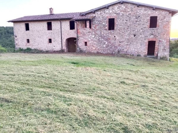 casa indipendente in vendita a Poggibonsi in zona Lecchi di Staggia
