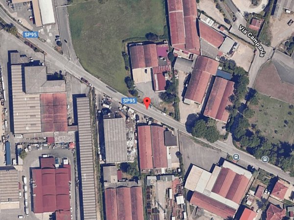 locale commerciale in vendita a Poggibonsi