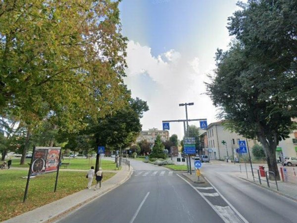 locale di sgombero in vendita a Poggibonsi