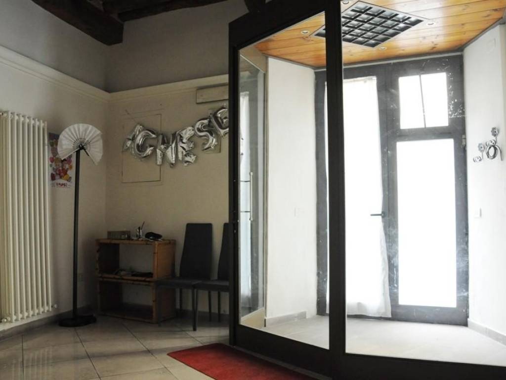 negozio in vendita a Poggibonsi in zona Centro Storico