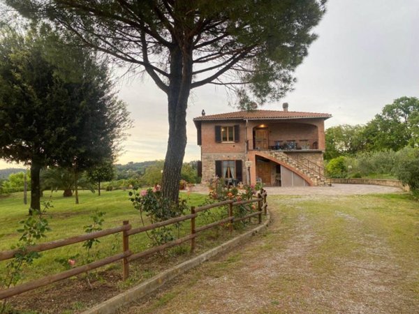 casa indipendente in vendita a Poggibonsi