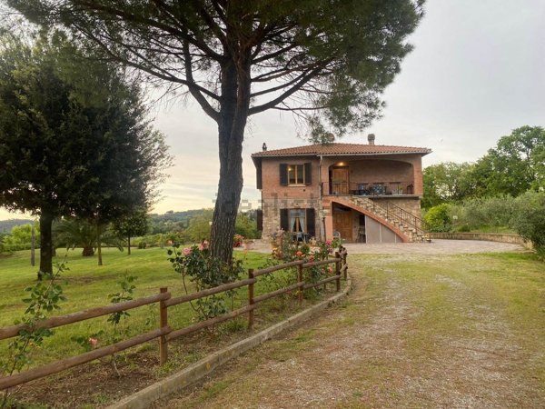 casa indipendente in vendita a Poggibonsi