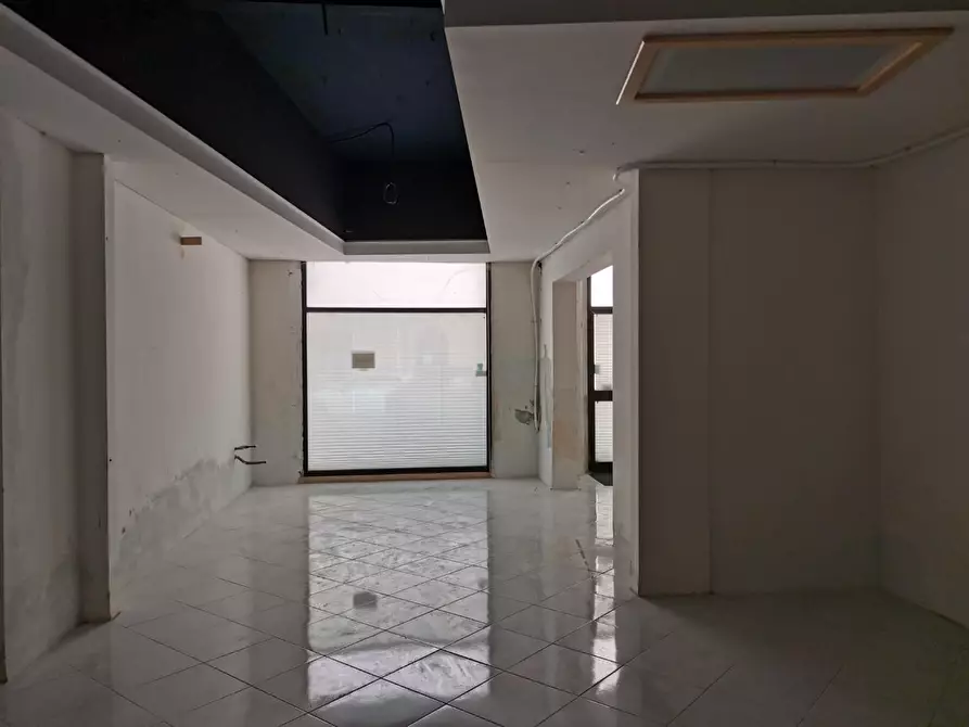 locale commerciale in vendita a Poggibonsi