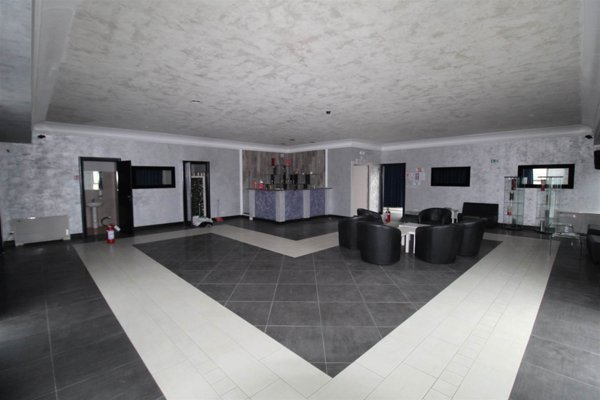 locale commerciale in vendita a Poggibonsi