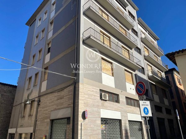 intera palazzina in vendita a Poggibonsi