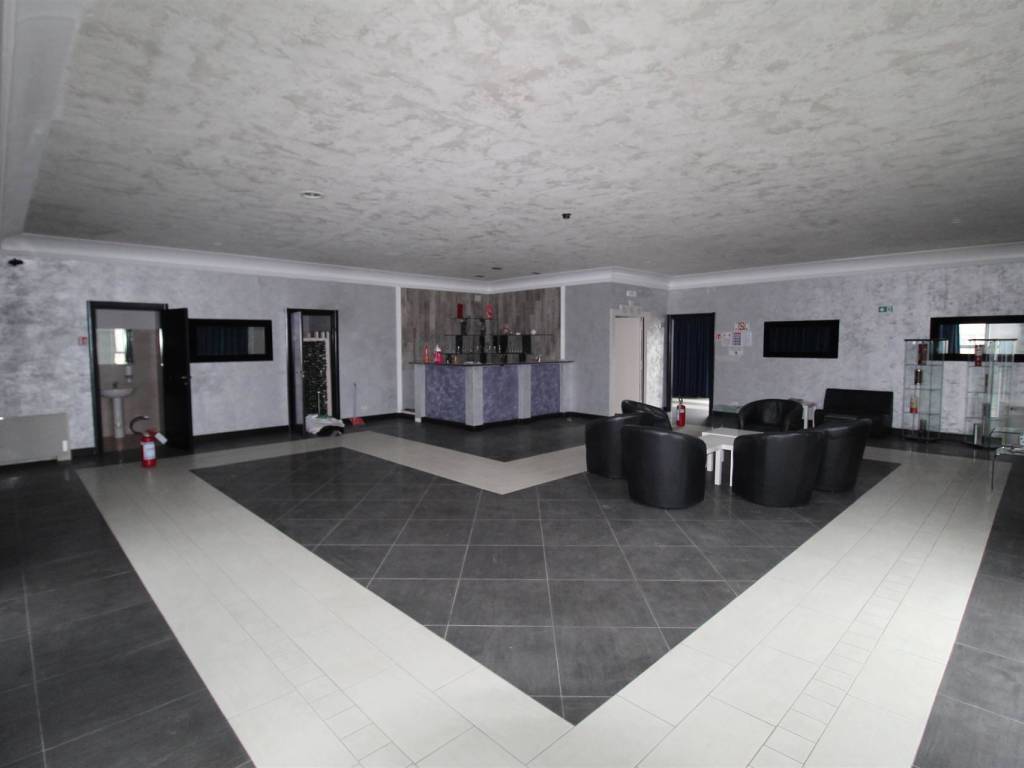 negozio in vendita a Poggibonsi