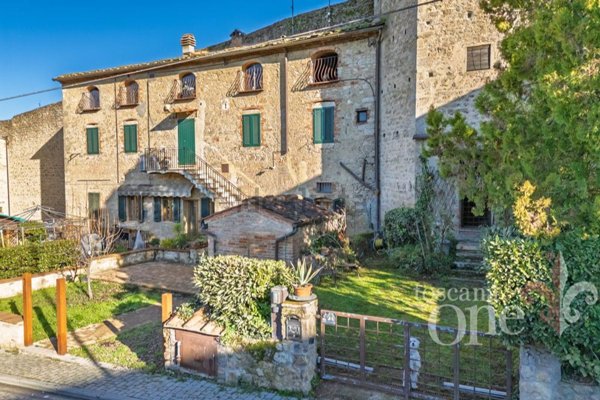 casa indipendente in vendita a Poggibonsi in zona Staggia Senese