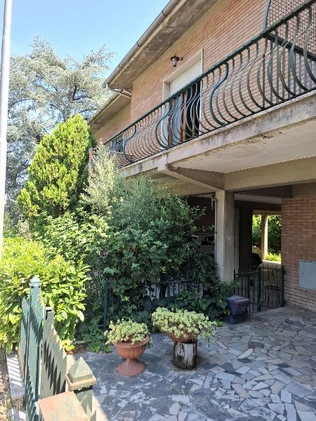 casa indipendente in vendita a Poggibonsi in zona Centro Storico