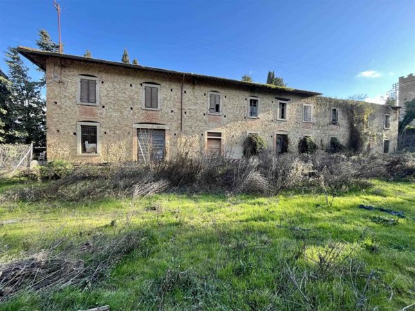 locale di sgombero in vendita a Poggibonsi