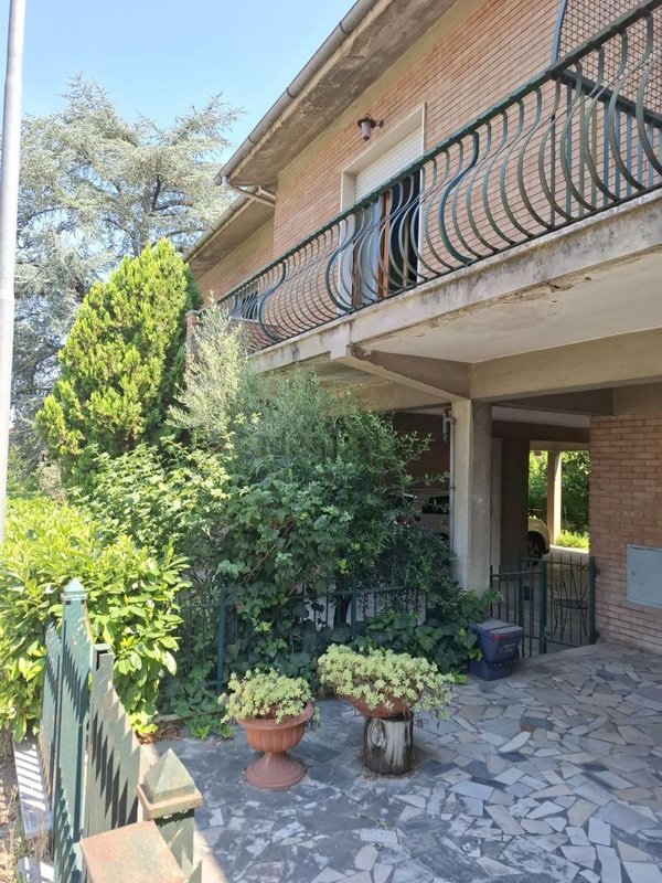 casa indipendente in vendita a Poggibonsi in zona Centro Storico